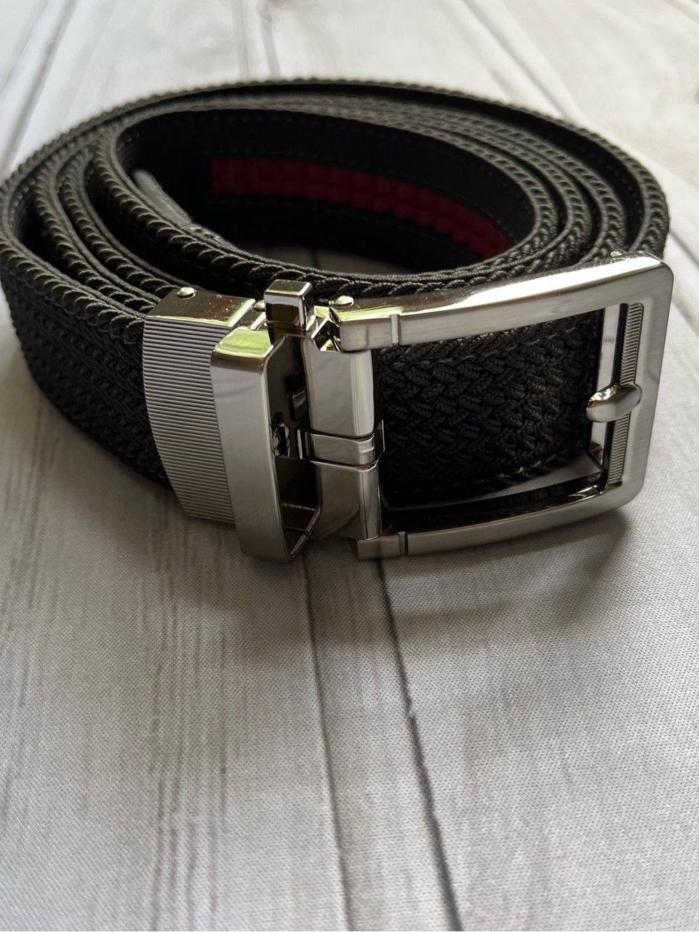Men’s Nexbelt gray golf ratchet holes-less woven tracking system. Up to 50”